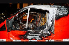 Bestelbus zwaar beschadigd door brand in Zaandijk