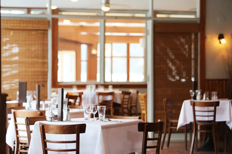 Comfort en uitstraling van de perfecte horeca stoelen en barkrukken