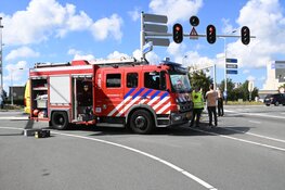 Twee personen door de brandweer bevrijdt na ongeval met 2 auto's in Wormerveer