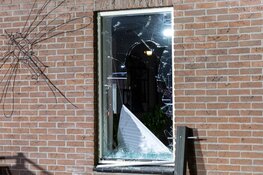 Schuur van woning gaat in vlammen op in Oostzaan