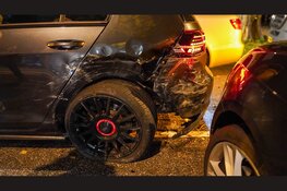 Schade na ongeval tussen twee auto’s op Kepplerstraat in Zaandam