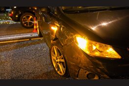 Schade na ongeval tussen twee auto’s op Kepplerstraat in Zaandam