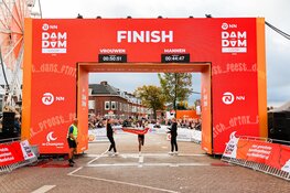 Hellen Obiri zegeviert na zinderende finale in NN Dam tot Damloop