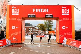 Hellen Obiri zegeviert na zinderende finale in NN Dam tot Damloop