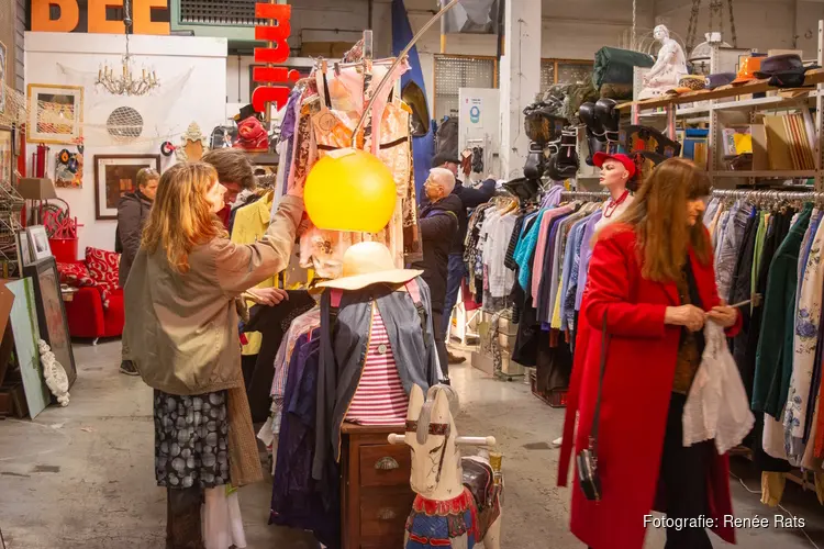 "Countdown-sale" bij Garage Sale Krommenie: stijgende korting op vintage schatten