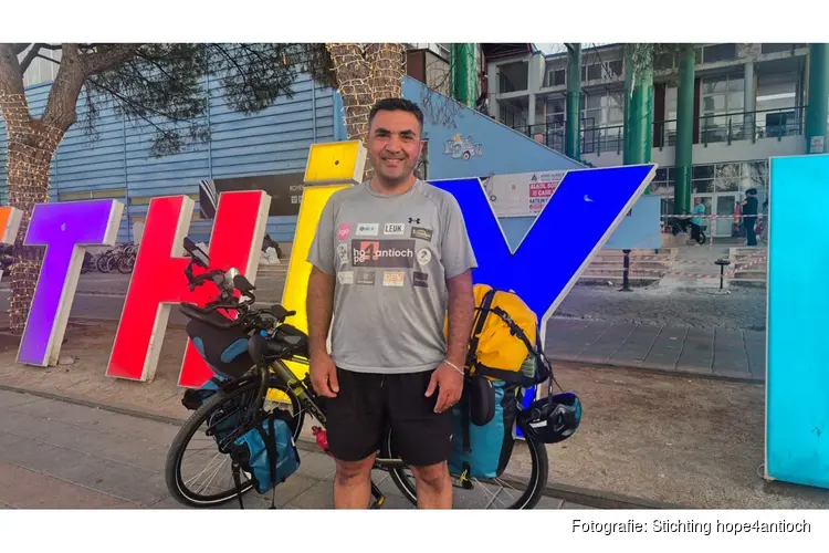 Veysel Baldemir fietste van Nederland naar aardbevingsgebied Turkije: ‘Trappen voor weeskinderen in Antakya’