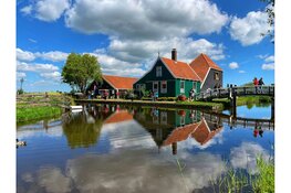 In de regen op pad tussen de Zaanse molens