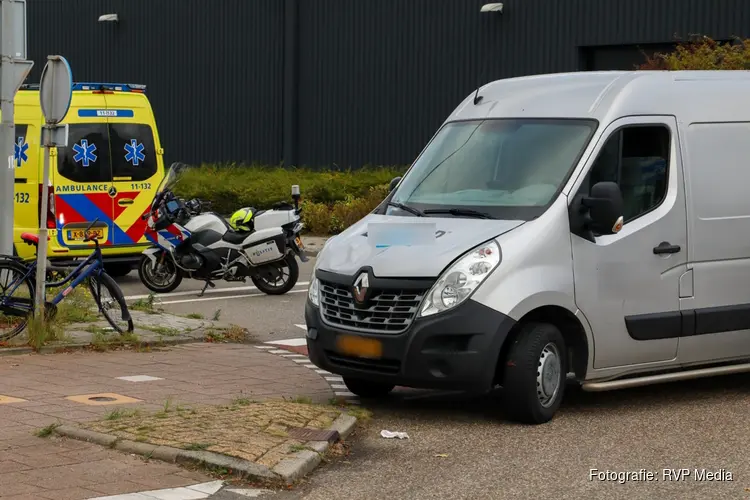 Fietser gewond na aanrijding met bestelbus in Zaandam