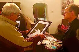 Kunstenaar schenkt kunstwerk aan Kerk van Krommeniedijk