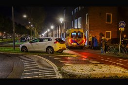 Fietser gewond na aanrijding met auto op rotonde Assendelft