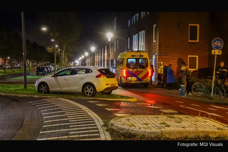 Fietser gewond na aanrijding met auto op rotonde Assendelft