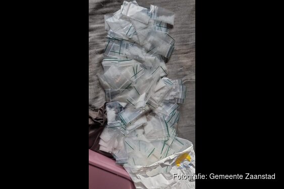 Drugs en illegale bewoning aangetroffen bij controle bedrijventerrein Wormerveer