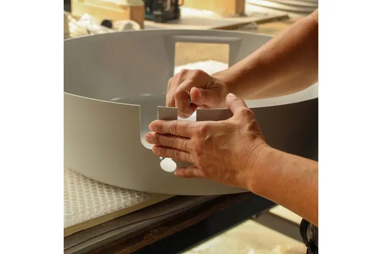 Van ontwerp tot presentatie: hoe kunststof en LED moderne bedrijfscommunicatie vormgeven