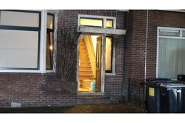 Explosie bij voordeur van woning in Zaandam