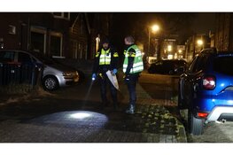 Explosie bij voordeur van woning in Zaandam