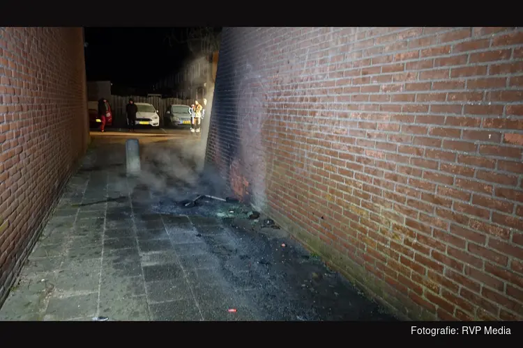 Meerdere kliko's in brand tegen woning in Krommenie