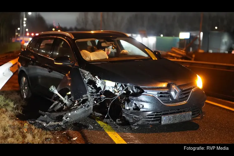 Auto total loss na eenzijdig ongeval op afrit A8