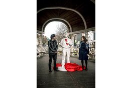 Levensgroot standbeeld voor Zaanse karateschoolhouder Bryan Luhukay