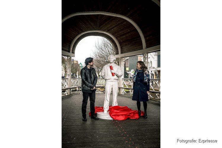 Levensgroot standbeeld voor Zaanse karateschoolhouder Bryan Luhukay