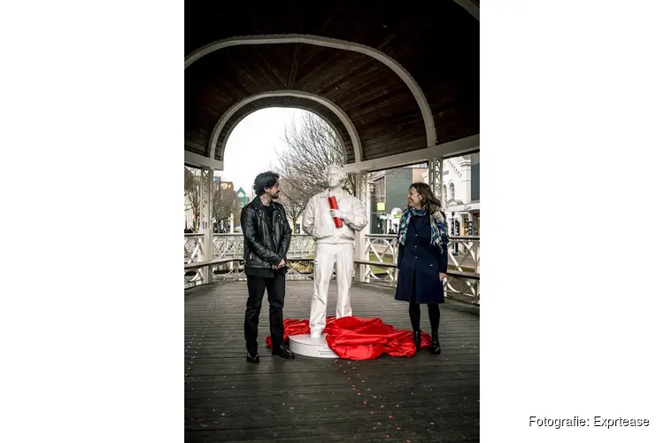 Levensgroot standbeeld voor Zaanse karateschoolhouder Bryan Luhukay