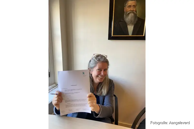 Noord-Hollandse auteur Mandy Pijl tekent contract voor nieuw jeugdboek bij Kluitman