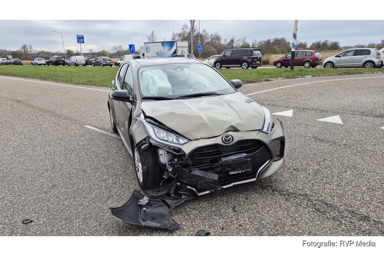 Politieauto betrokken bij ongeval op oprit A8
