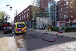 Brand in woning aan de Oostzijde snel onder controle, politie auto in aanrijding met busje