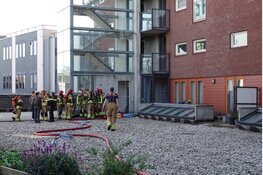 Brand in woning aan de Oostzijde snel onder controle, politie auto in aanrijding met busje