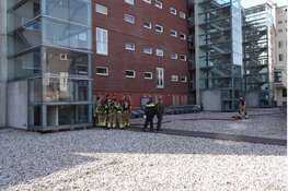 Brand in woning aan de Oostzijde snel onder controle, politie auto in aanrijding met busje