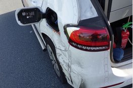 Brand in woning aan de Oostzijde snel onder controle, politie auto in aanrijding met busje