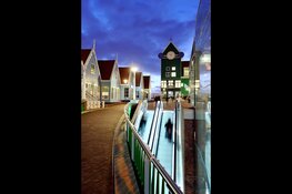 Betere roltrappen, geen overkapping op Stadhuisplein in Zaandam