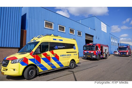 Man zwaargewond na beknelling in lier bij scheepswerf in Zaandam