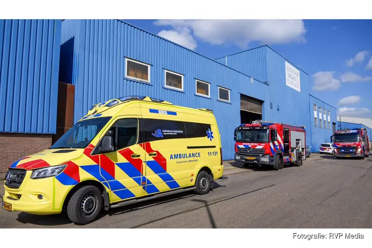Man zwaargewond na beknelling in lier bij scheepswerf in Zaandam