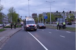 Fatbiker zwaargewond na botsing met auto in Zaandam, fiets van getuige gestolen tijdens verklaring