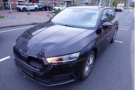 Fatbiker zwaargewond na botsing met auto in Zaandam, fiets van getuige gestolen tijdens verklaring