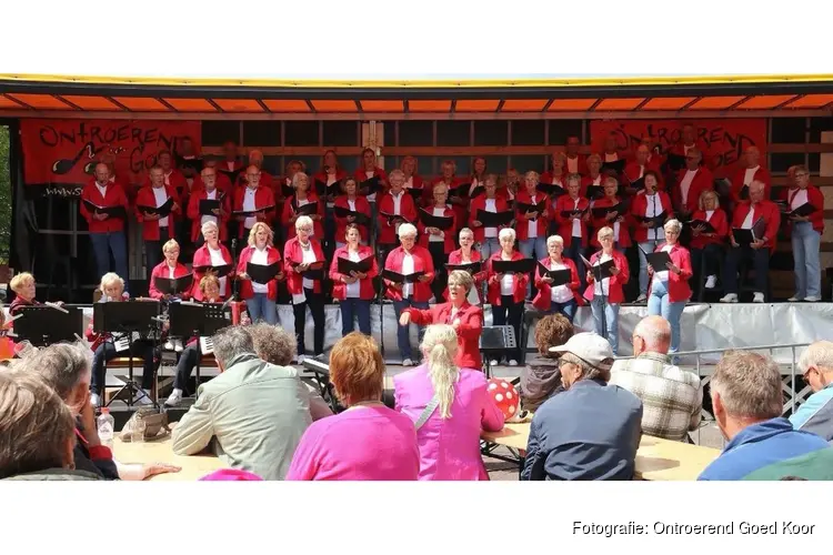 Pleinfestijn van het Ontroerend Goed Koor uit Wormerveer