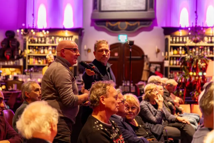 Maakt de digitale wereld ons gelukkiger en socialer?