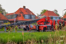 Brand op dak van woning in West-Knollendam