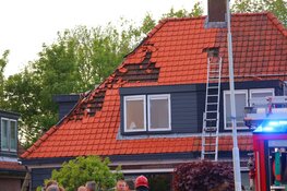 Brand op dak van woning in West-Knollendam