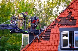 Brand op dak van woning in West-Knollendam