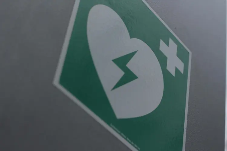 Waarom steeds meer bedrijven en buurten kiezen voor een AED