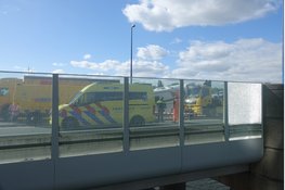 Veel schade door botsing tussen camper en bergingsauto in Zaandam