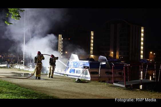 Gewonden bij brand op woonboot in Wormerveer