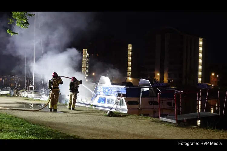 Gewonden bij brand op woonboot in Wormerveer