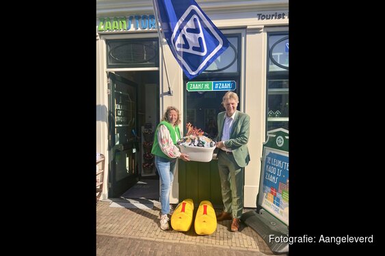 Samen stappen zetten: 223 paar sokken gedoneerd aan Kledingbank Zaanstreek