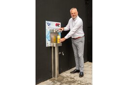 Gemeente, Sportbedrijf en AZ openen kraanwatertappunt bij jeugdcomplex AZ