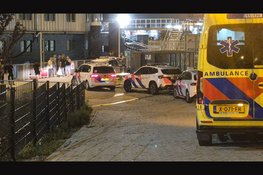 Steekpartij bij asielzoekerscentrum aan Gerrit Bolkade; slachtoffer met spoed afgevoerd