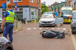 Scooterrijder gewond na aanrijding met auto in Zaandam
