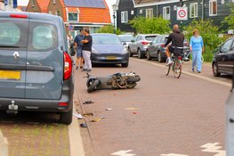 Scooterrijder gewond na aanrijding met auto in Zaandam
