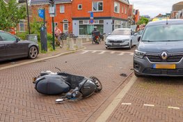 Scooterrijder gewond na aanrijding met auto in Zaandam